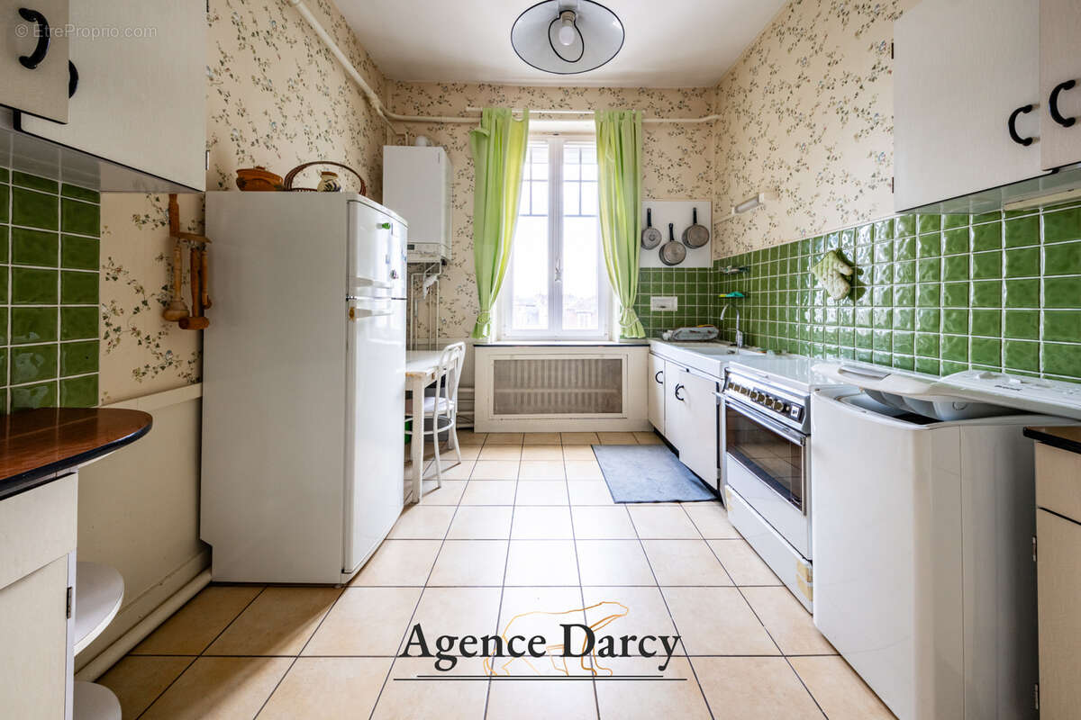 Appartement au dernier étage avec ascenseur, à deux pas de la place Darcy - photo 5