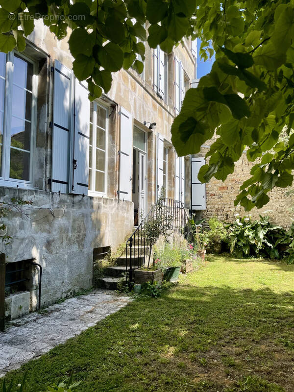 Maison à CHATEAUNEUF-SUR-CHARENTE