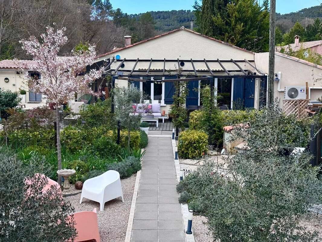 Maison à ENTRECASTEAUX