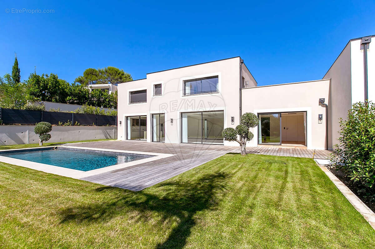 Maison à VALBONNE