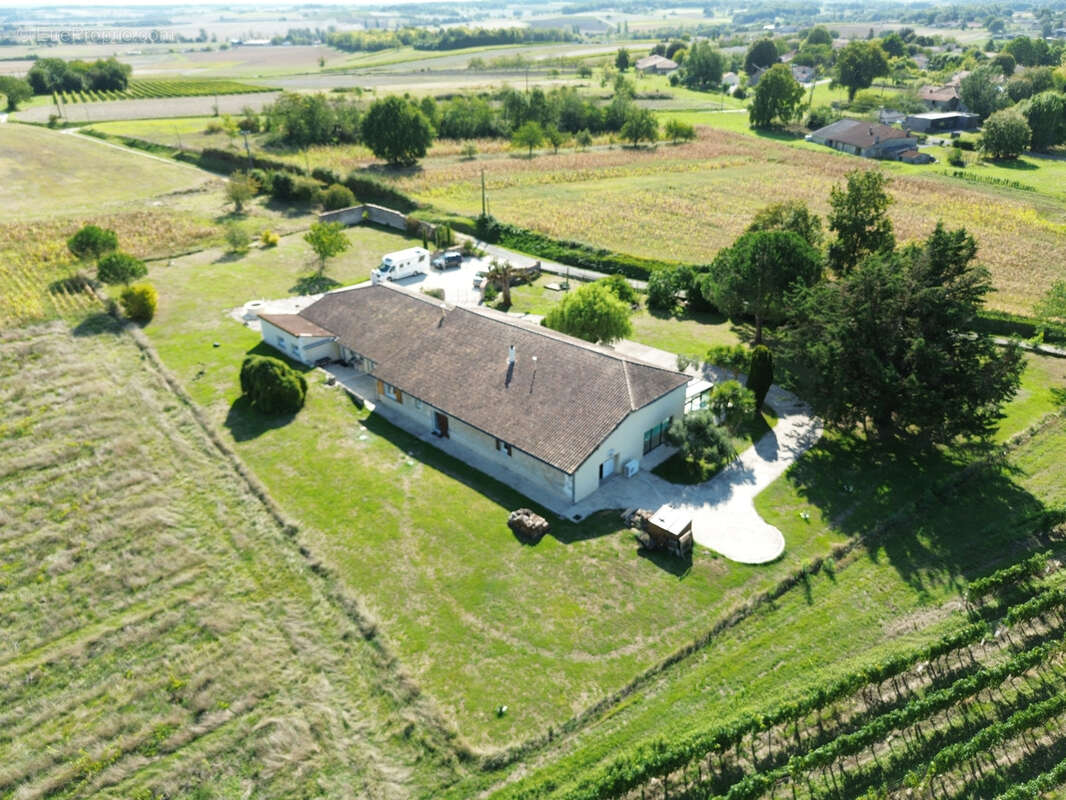 Maison à TUGERAS-SAINT-MAURICE