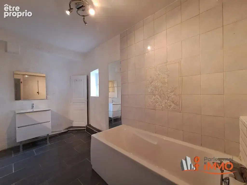 Appartement 137 m² à Roche-La-Moliere  - photo 9