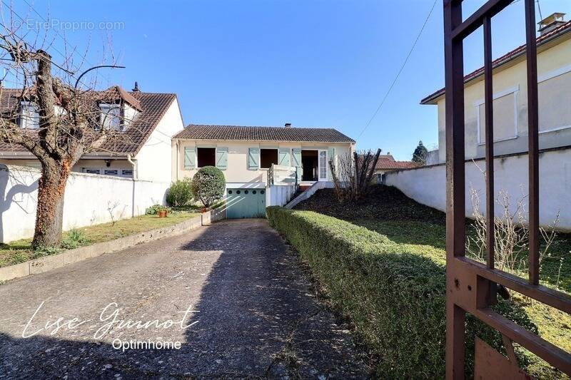 Maison à LES CLAYES-SOUS-BOIS