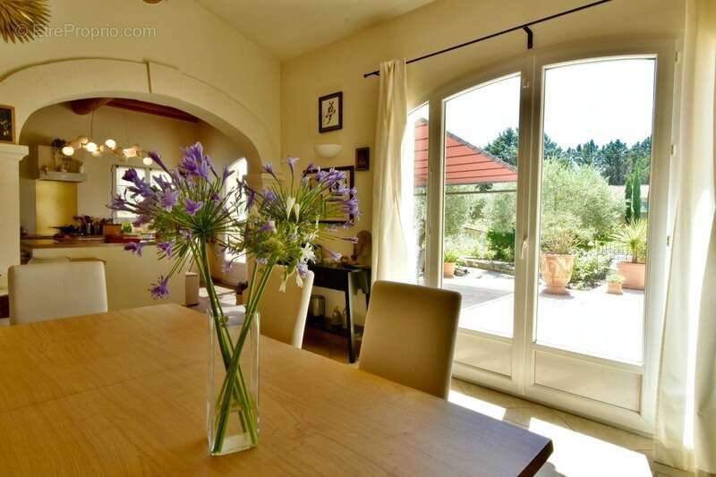 Maison à FONTVIEILLE