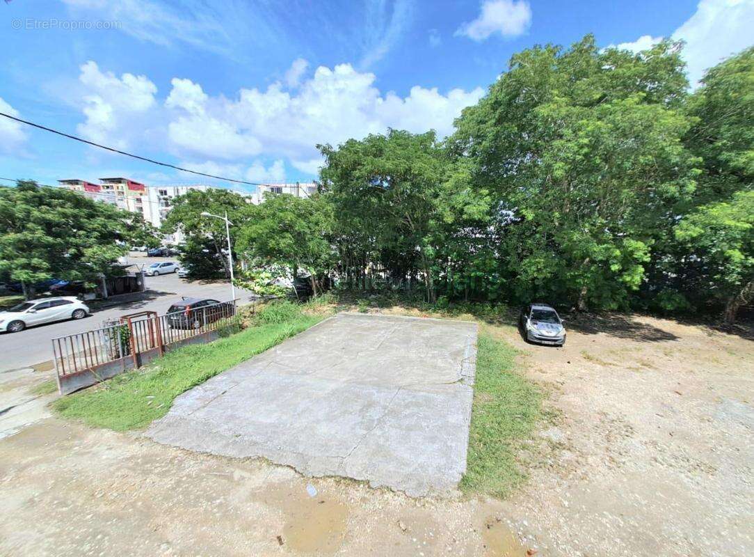 Commerce à POINTE-A-PITRE