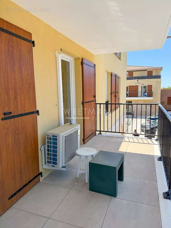 Appartement à LA ROQUETTE-SUR-SIAGNE