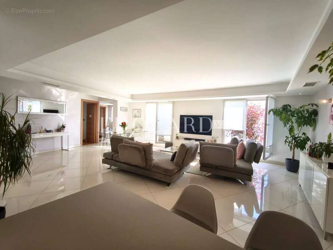 Appartement à ROQUEBRUNE-CAP-MARTIN