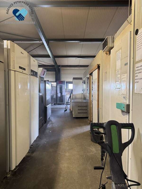 Commerce à LA MAGDELAINE-SUR-TARN