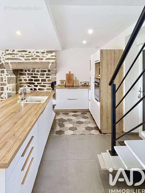 Maison 164 m² à Sainte-Gemmes-Le-Robert  - photo 5