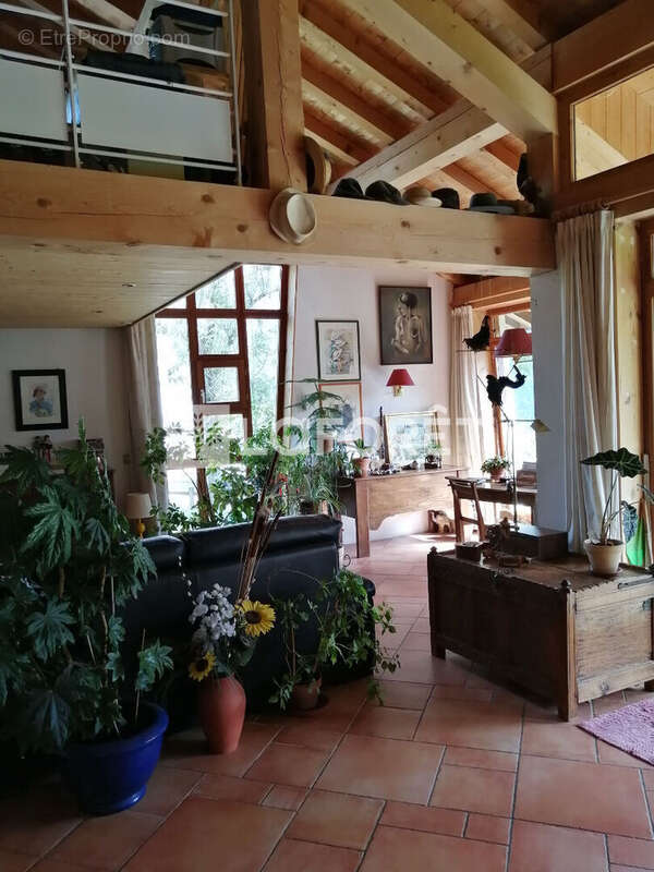 Maison à LES CHAPELLES