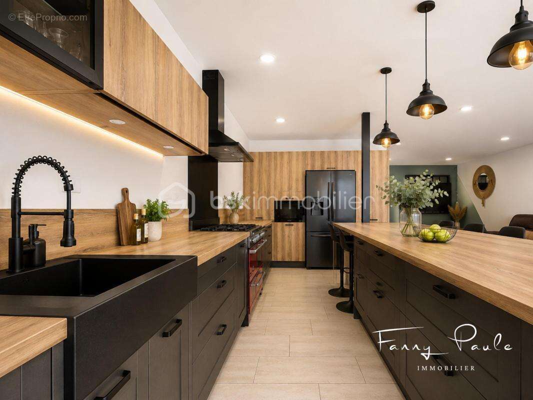 Maison de caractère 260 m² habitables – 2 suites parentales – Bureau pouvant faire office de chambre – 2 espaces nuit – Jardin – - photo 2