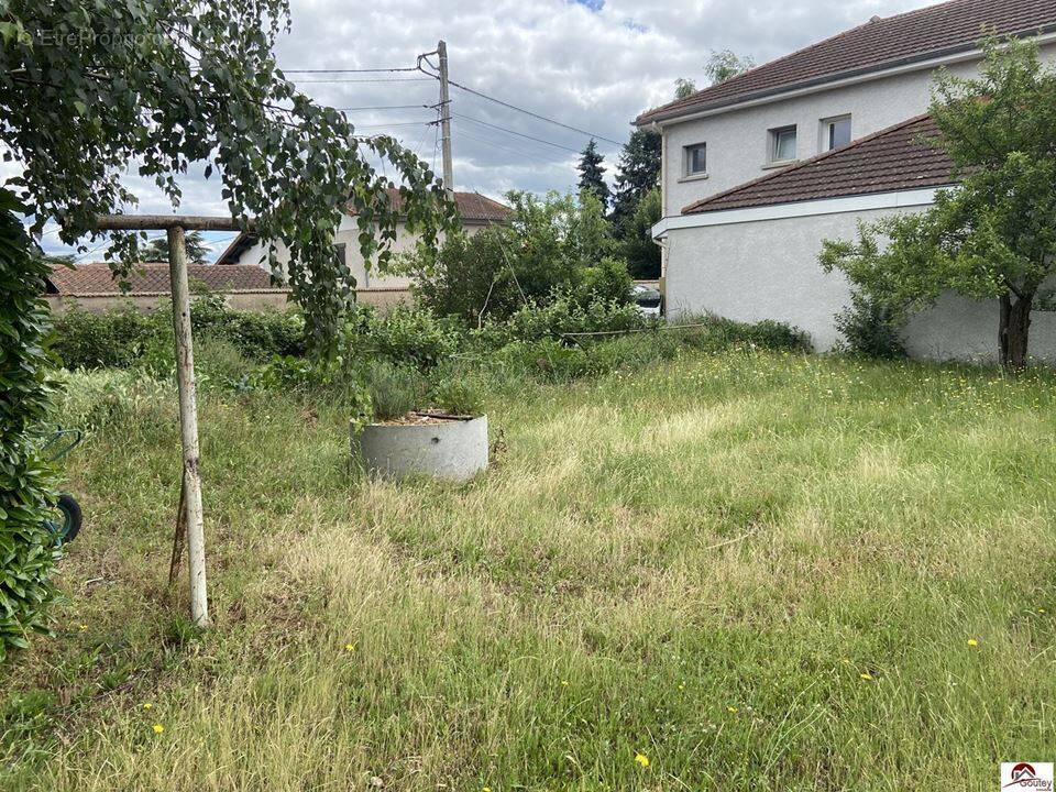 Terrain 437 m² à Mably  - photo 1
