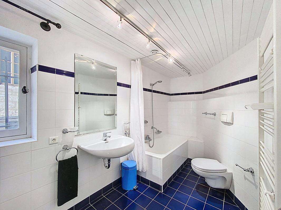 Maison à BEYNAC-ET-CAZENAC