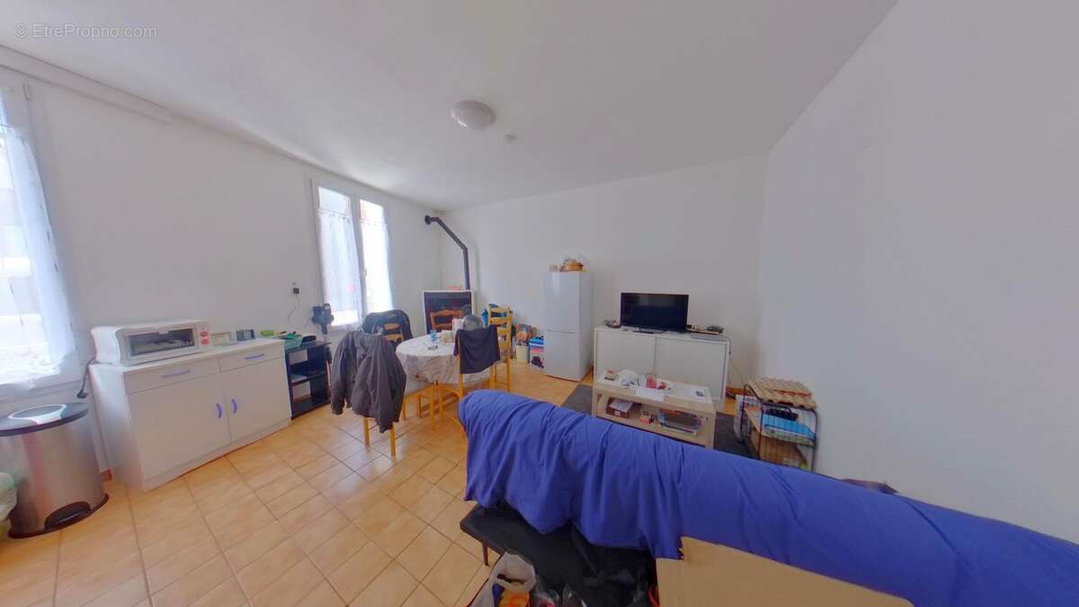 Appartement à AY