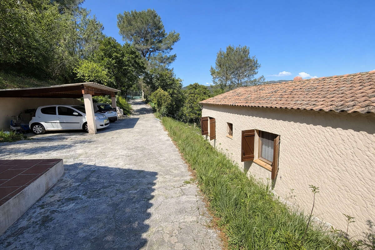 Maison à SOLLIES-TOUCAS