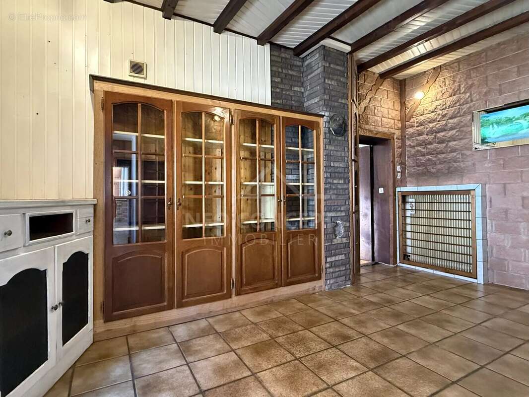 REICHSHOFFEN Maison centre-ville de 6 pièces avec 3 garages - photo 3