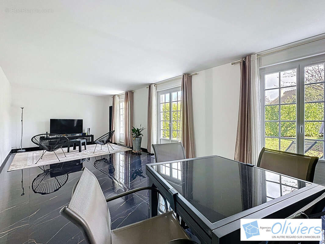 Maison à CERNAY-LA-VILLE