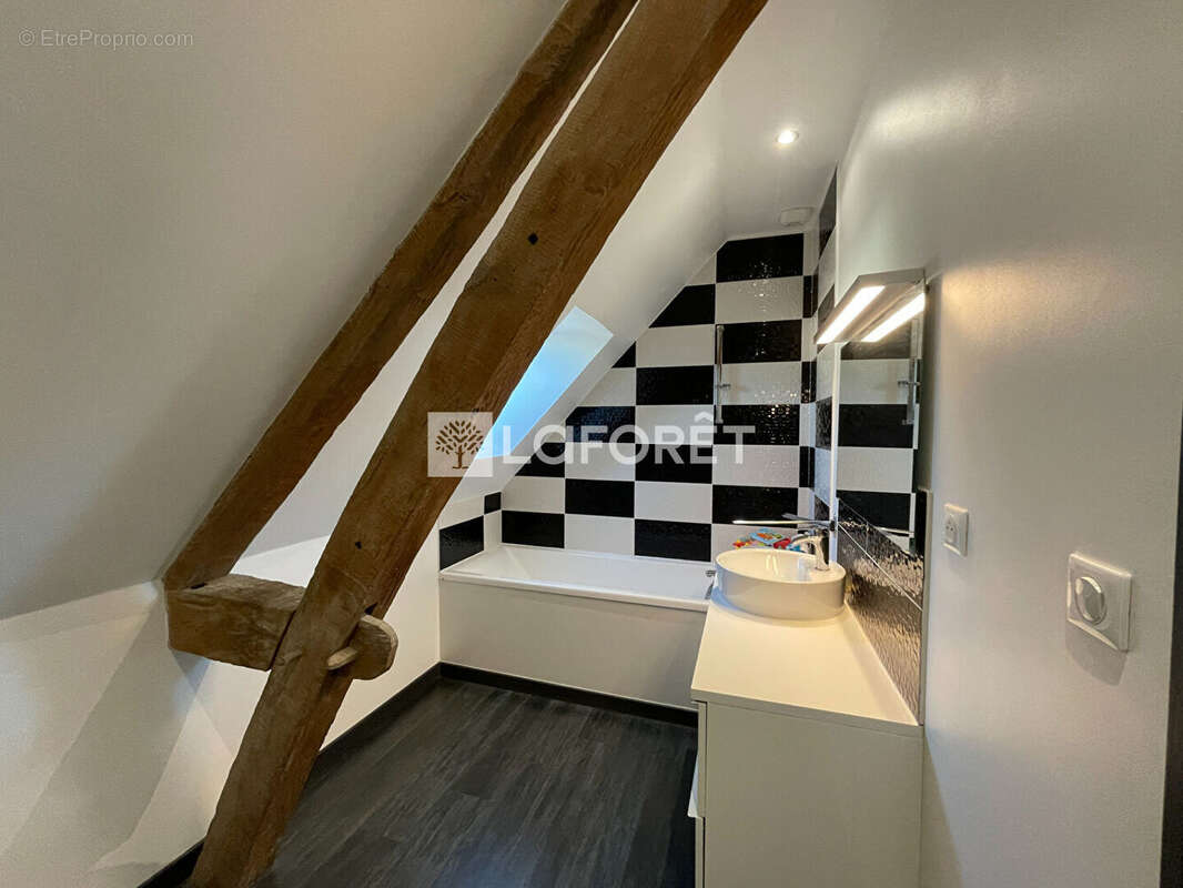 Maison à LONS-LE-SAUNIER