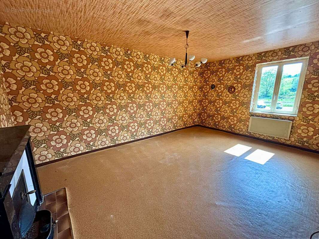 Appartement à SAINT-PRIEST-LA-ROCHE