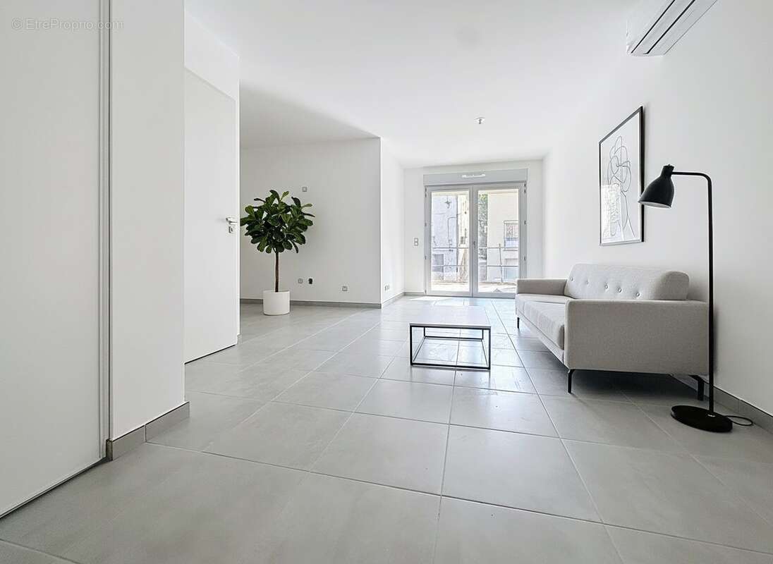 Appartement à FLASSANS-SUR-ISSOLE