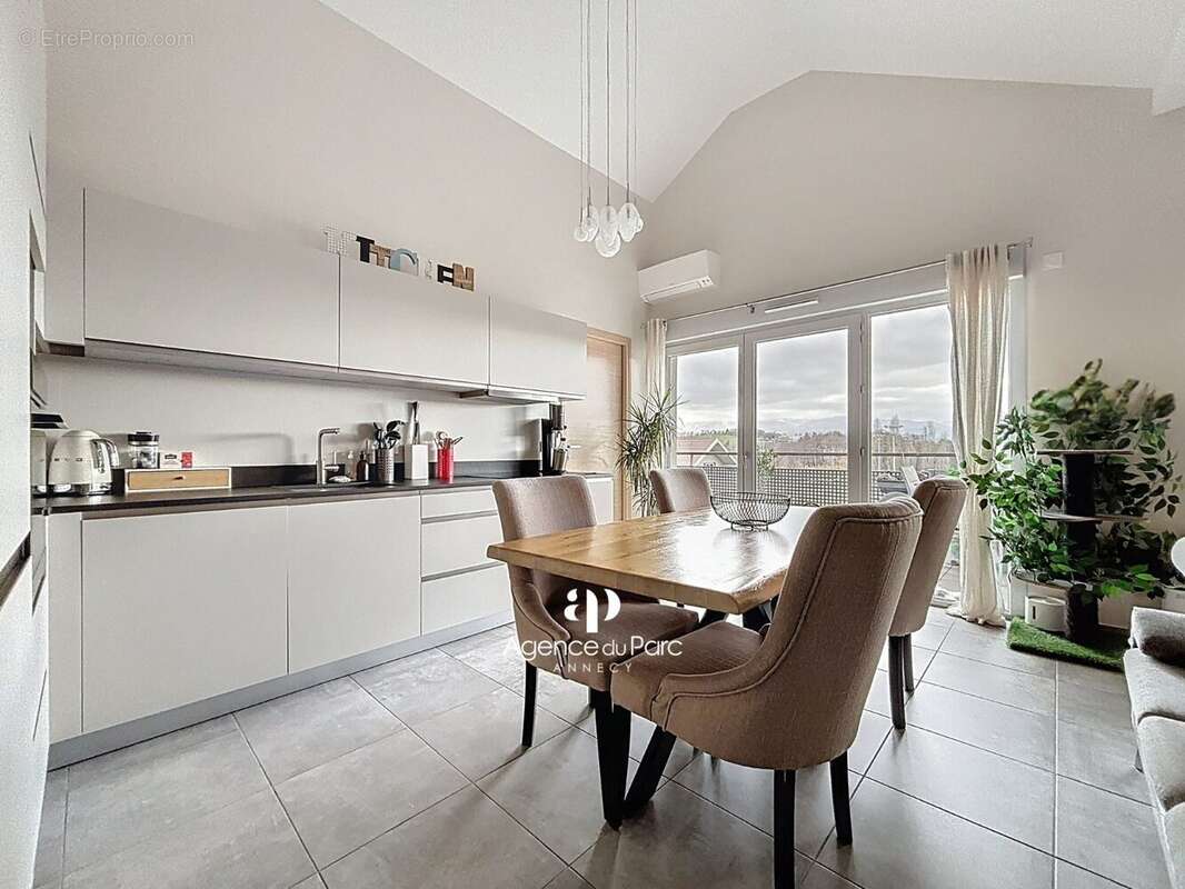 Appartement à POISY