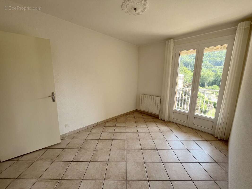 Appartement 89 m² à Le Cheylard  - photo 8