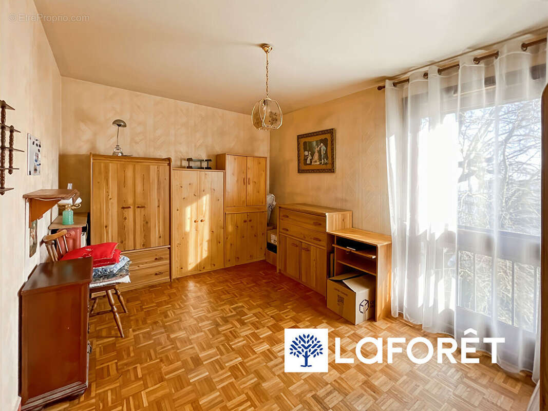 Appartement à SAINTE-GENEVIEVE-DES-BOIS