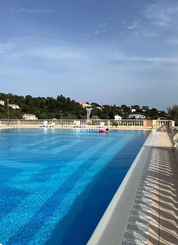 Appartement à ROQUEBRUNE-SUR-ARGENS