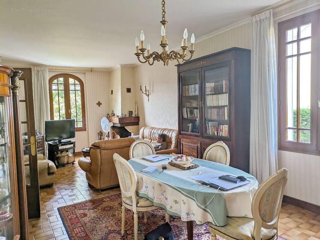 Au Bugue, maison de 129m² des années 30. - photo 3