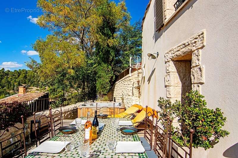 Ancienne bergerie à vendre 5 pièces à 25mn au nord d'AIX EN PROVENCE (13), 100 m2, terrasse et vue panoramique - photo 3