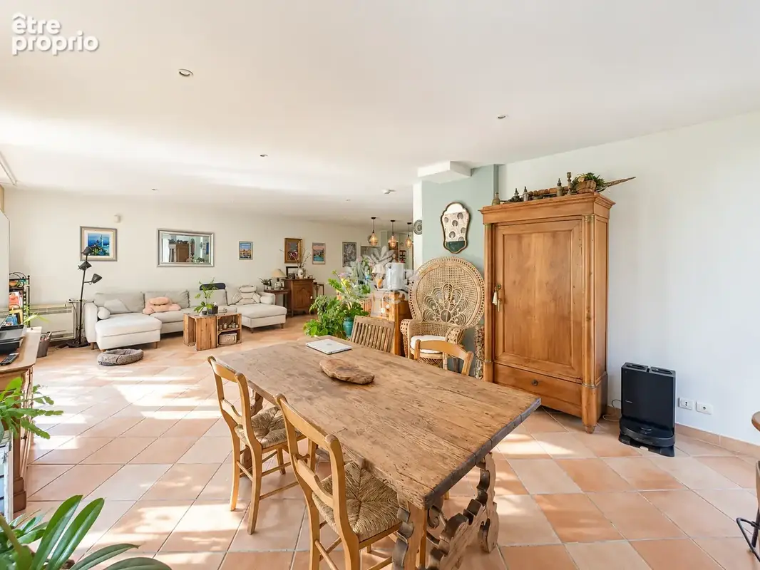 Maison de plain-pied 131 m2   Terrain de 2 000 m2 avec piscine et pool house - photo 4