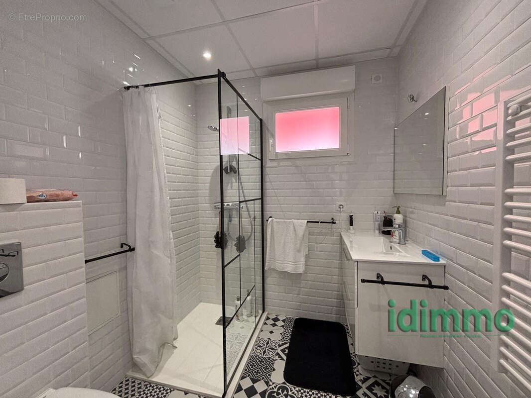 Magnifique ensemble immobilier de 350 m2, avec 2 logements , dans un lieu recherche, avec piscine sur un terra - photo 19