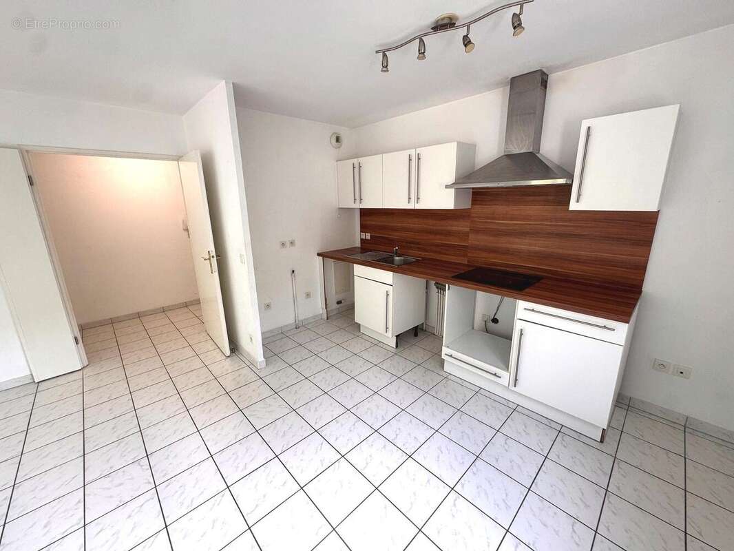 Appartement 59 m² à Fontenay-Le-Fleury  - photo 6