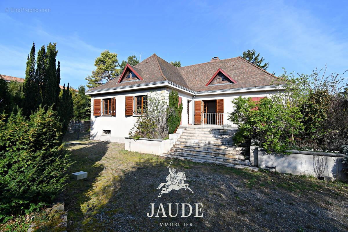 Maison à PERIGNAT-LES-SARLIEVE