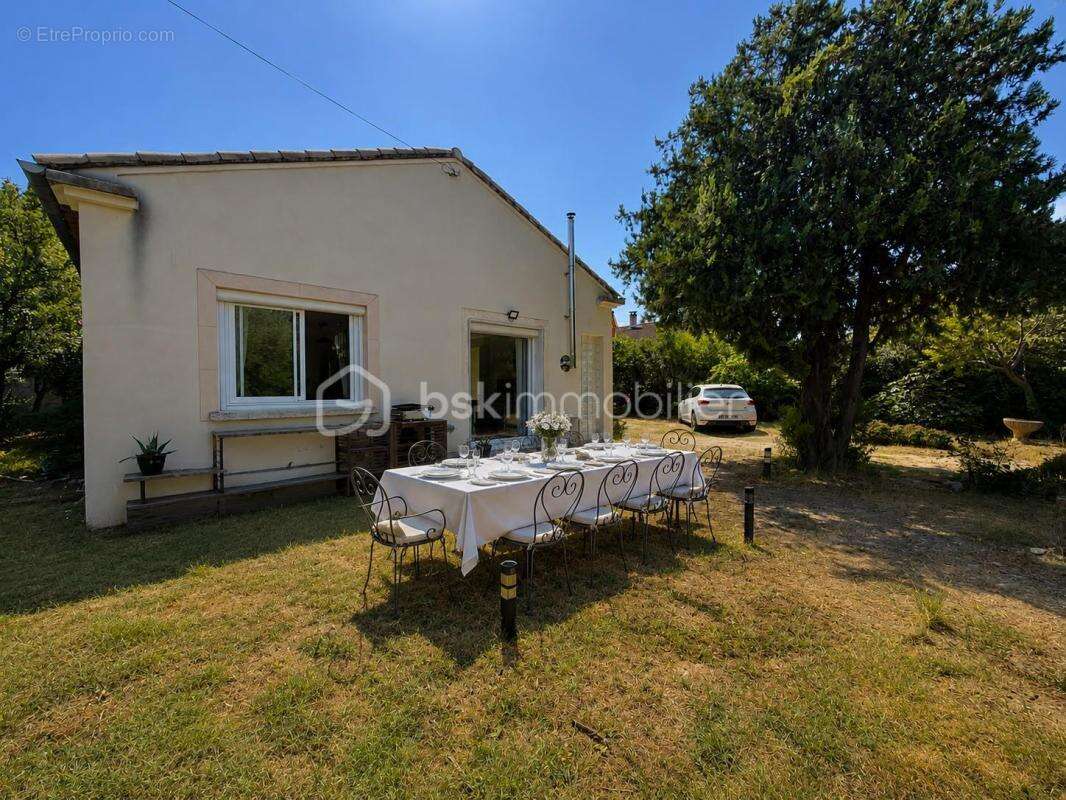 Orange – Maison de plain-pied entièrement rénovée avec jardin arboré et fort potentiel d'évolution - photo 3