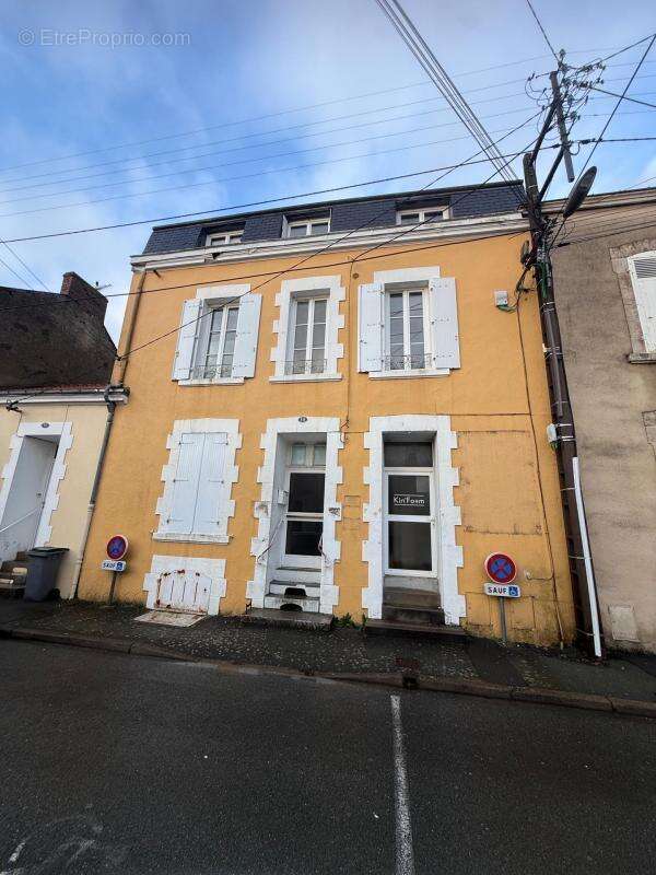 Murs commerciaux de 300m2 avec parking prive - photo 3
