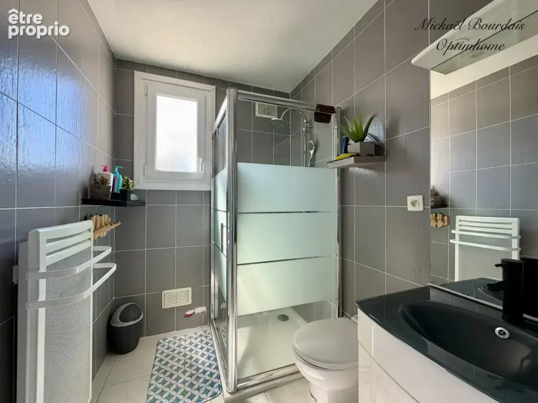 Le lude – maison 3 chambres avec garage et cour fermée - photo 9