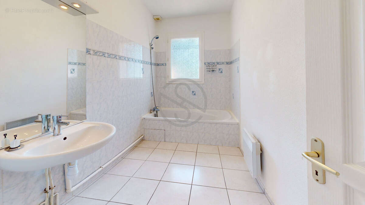 Maison La Cote Saint Andre 6 pièce(s) 122 m2 - photo 9