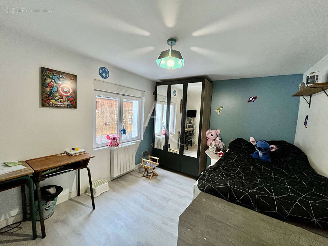 Maison à LA MADELAINE-SOUS-MONTREUIL