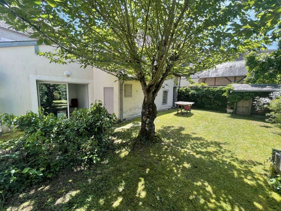 Vend Maison de caractère avec local commercial à LIGNIERES - photo 2