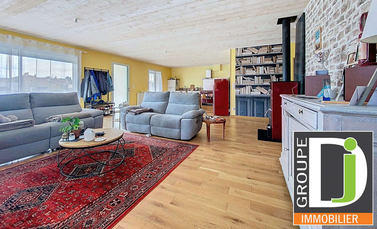 Maison à ETOILE-SUR-RHONE