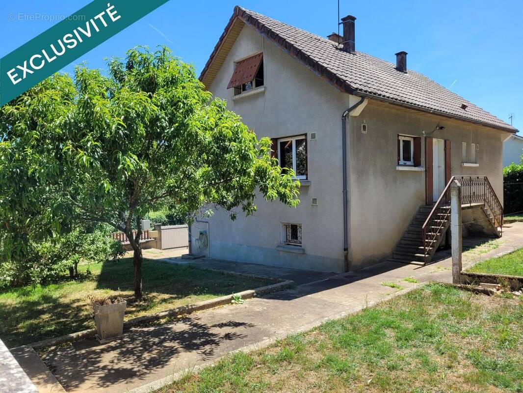Maison 112 m² à Lusignan  - photo 1