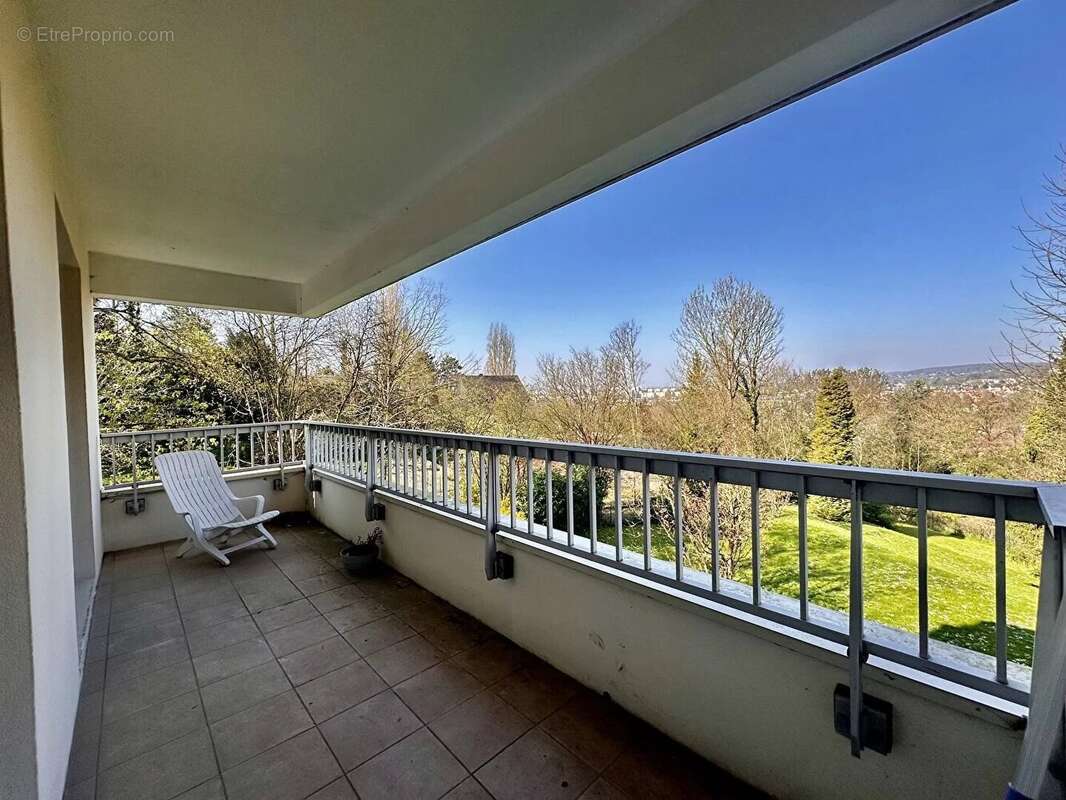 Appartement F4 Centre-ville avec terrasse - photo 2