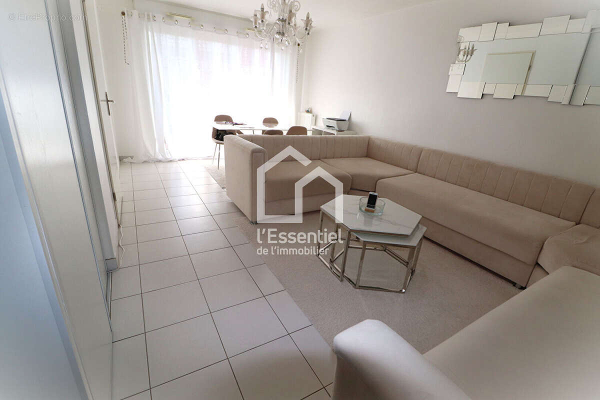 Appartement à CHANTELOUP-LES-VIGNES