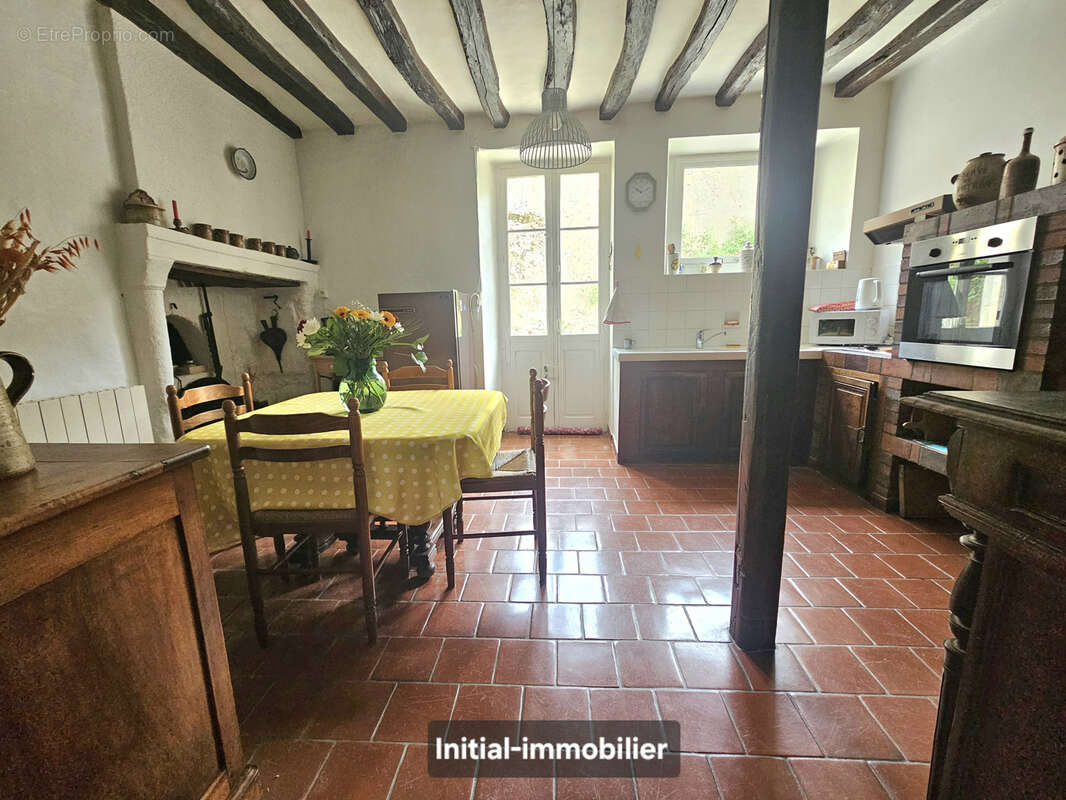 Maison à BEAUMONT-LA-RONCE