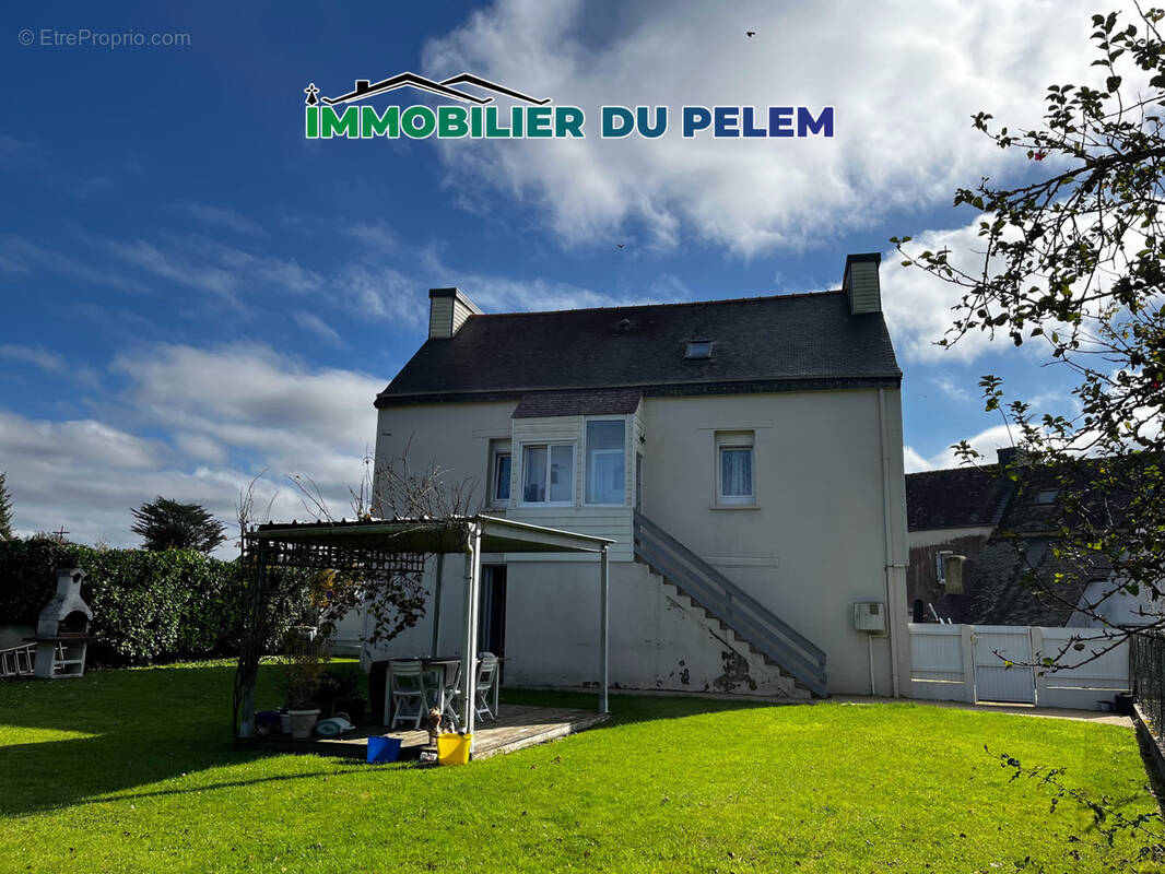 Maison à MAEL-CARHAIX
