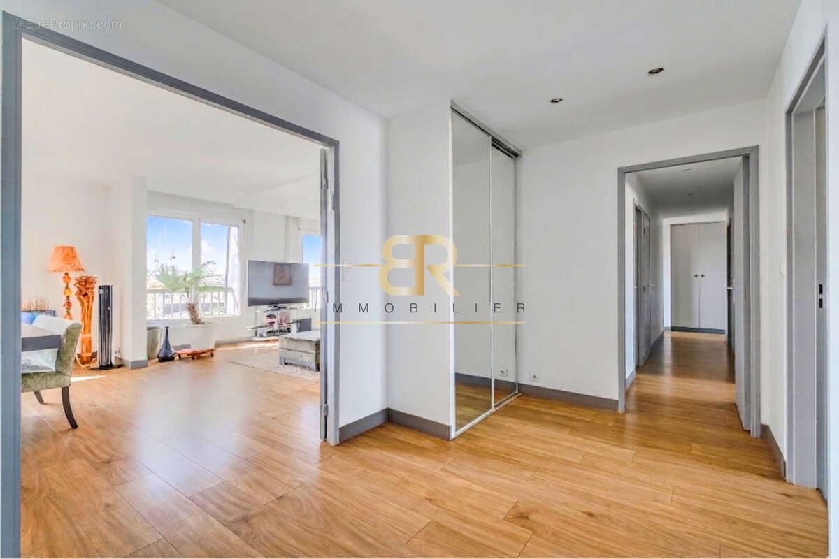 Appartement à CHARENTON-LE-PONT