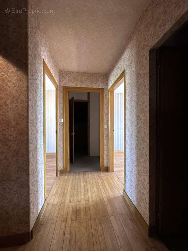 Maison avec jardin et possibilité d'acquisition d'un terrain constructible supplémentaire - photo 7