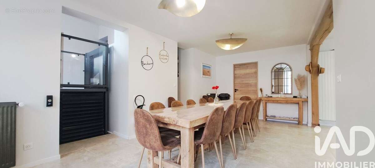 Maison 371 m² à Lorcy  - photo 2