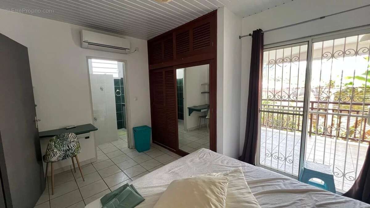Villa t5 avec piscine proche de toutes les commodités – quartier prisé de rémire-montjoly - photo 11